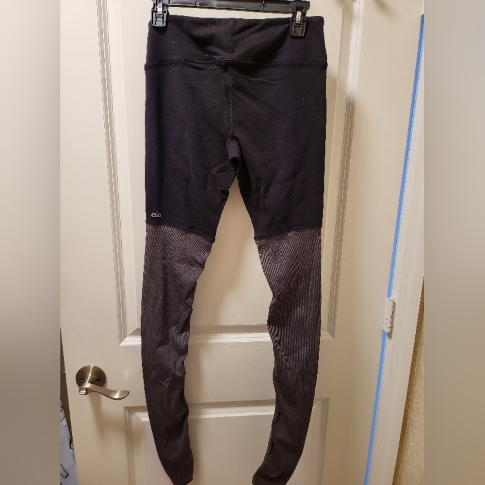 Alo Yoga Black and Gray Leggings